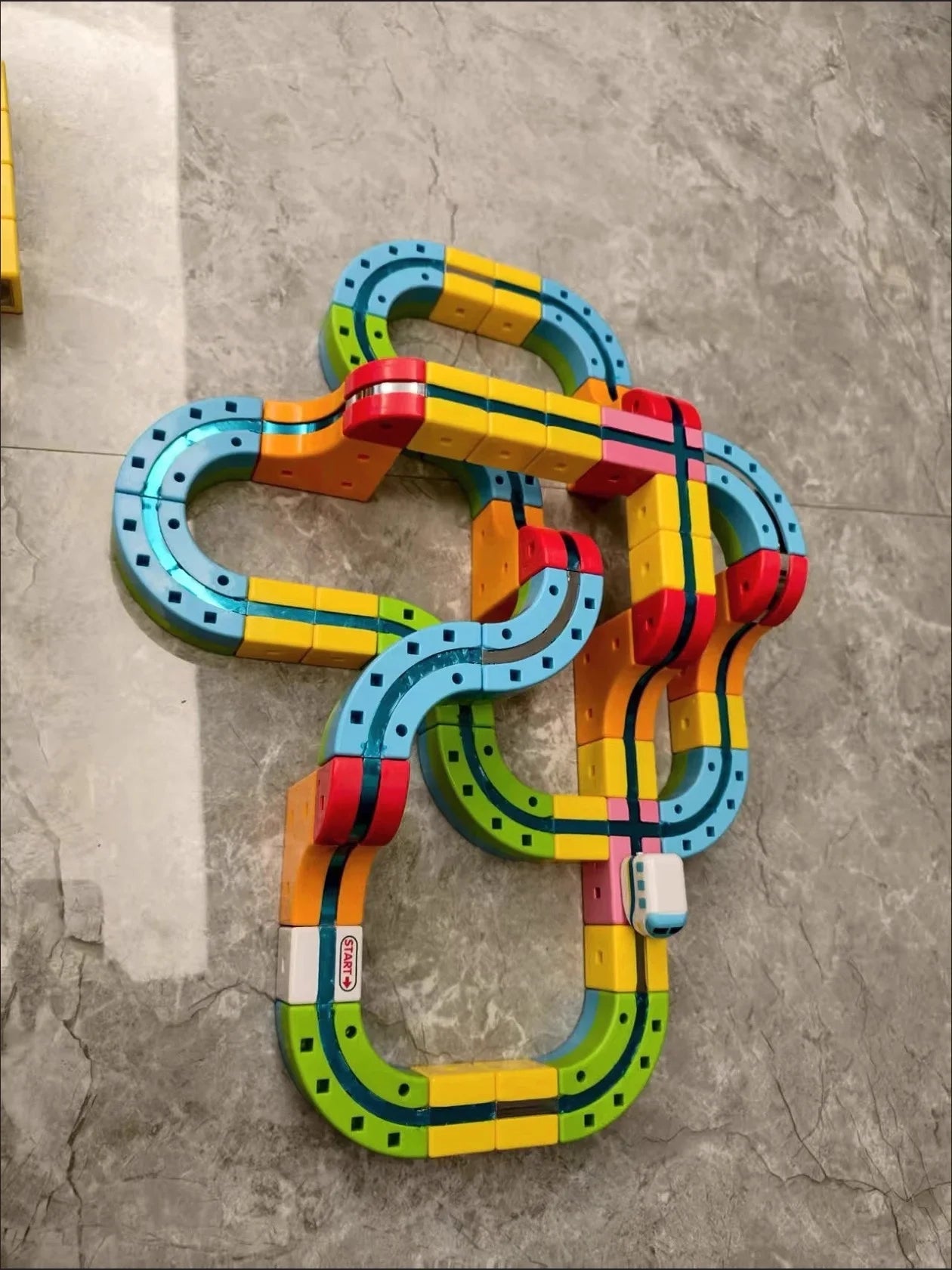 Electric Magnetic Track Set with Anti-Gravity Vehicles - 100+ Pieces STEM Building Toys, Creative DIY Railway for Kids Gift Toy